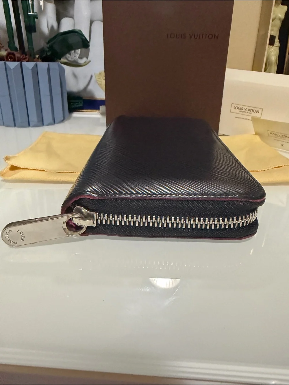 AUTHENTIC LOUIS VUITTON EPI Zippy Long wallet.black & pink with Box,dusty,COA.